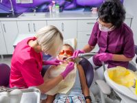usuwanie zęba u dzieci w gabinecie dentystycznym
